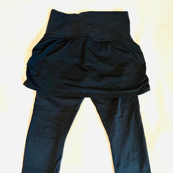 Athleta Elation 2 in 1 Capri Leggings Tight - Picture 3 of 4